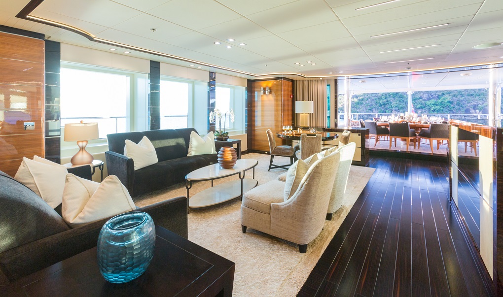 Livingroom area Party Girl yacht Yachtzoo